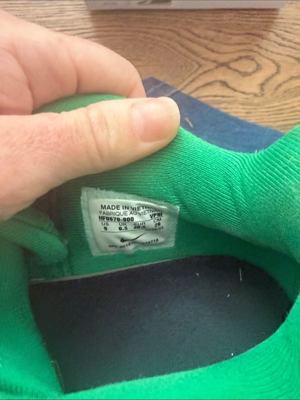 Nike Men’s Green and White Sneakers with Gold Swoosh